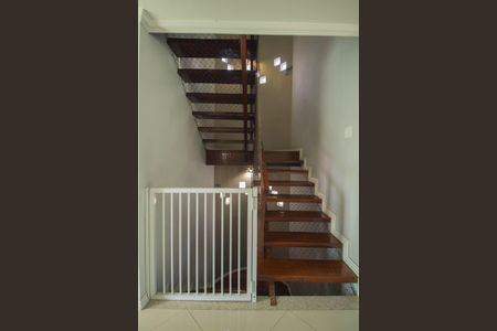 Casa de condomínio para alugar com 240m², 4 quartos e 4 vagasSala