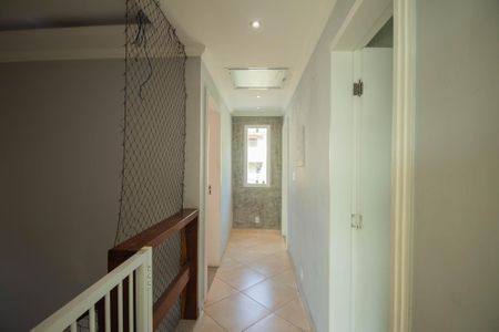 Casa de condomínio para alugar com 240m², 4 quartos e 4 vagasCorredor