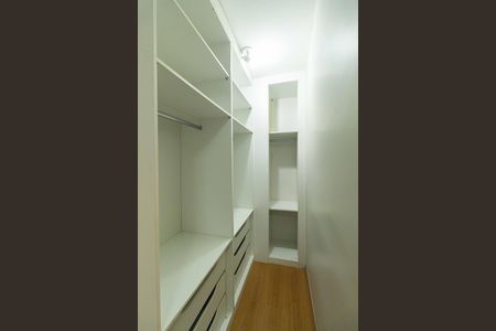 Closet do quarto 1 de casa para alugar com 3 quartos, 120m² em Vila Mariana, São Paulo