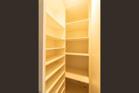 Casa para alugar com 120m², 3 quartos e 2 vagasArmário do corredor