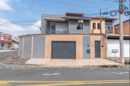 Casa à venda com 198m², 3 quartos e 4 vagasFachada