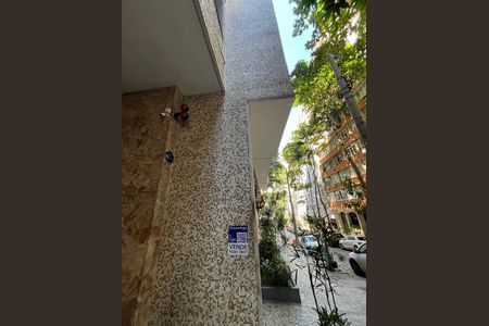 Apartamento à venda com 250m², 3 quartos e 2 vagas Apartamento à venda com 250m², 3 quartos e 2 vagasPlaca