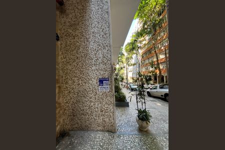 Apartamento à venda com 250m², 3 quartos e 2 vagas Apartamento à venda com 250m², 3 quartos e 2 vagasPlaca