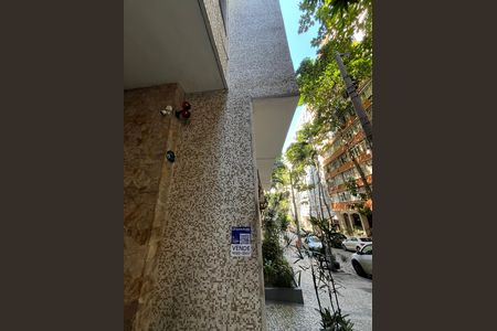Apartamento à venda com 250m², 3 quartos e 2 vagas Apartamento à venda com 250m², 3 quartos e 2 vagasFachada
