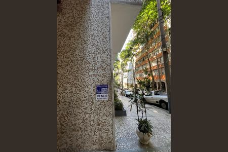 Apartamento à venda com 250m², 3 quartos e 2 vagas Apartamento à venda com 250m², 3 quartos e 2 vagasPlaca