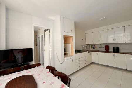 Apartamento à venda com 250m², 3 quartos e 2 vagas Apartamento à venda com 250m², 3 quartos e 2 vagasCozinha