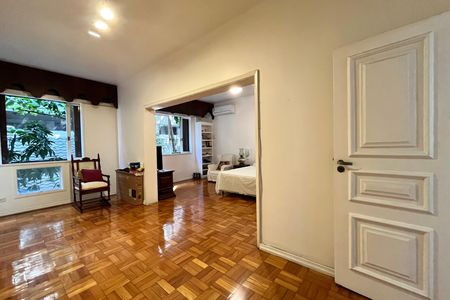 Apartamento à venda com 250m², 3 quartos e 2 vagas Apartamento à venda com 250m², 3 quartos e 2 vagasSuite