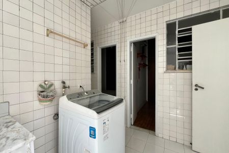 Apartamento à venda com 250m², 3 quartos e 2 vagas Apartamento à venda com 250m², 3 quartos e 2 vagasÁrea de Serviço