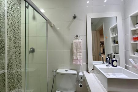 Apartamento à venda com 250m², 3 quartos e 2 vagas Apartamento à venda com 250m², 3 quartos e 2 vagasBanheiro social