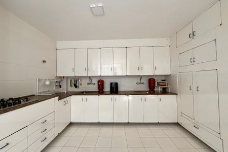 Apartamento à venda com 250m², 3 quartos e 2 vagas Apartamento à venda com 250m², 3 quartos e 2 vagasCozinha