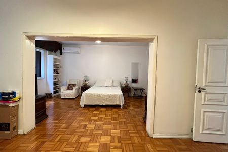 Apartamento à venda com 250m², 3 quartos e 2 vagas Apartamento à venda com 250m², 3 quartos e 2 vagasSuite