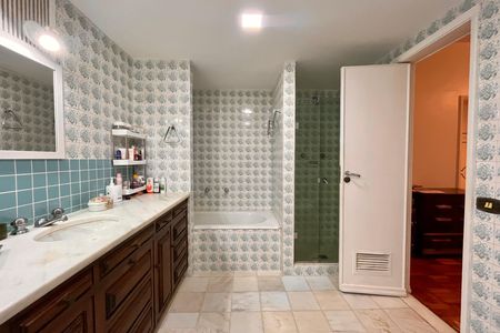 Apartamento à venda com 250m², 3 quartos e 2 vagas Apartamento à venda com 250m², 3 quartos e 2 vagasSuite