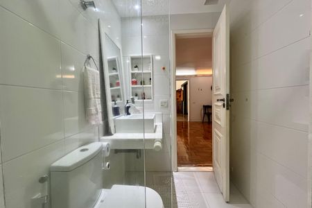 Apartamento à venda com 250m², 3 quartos e 2 vagas Apartamento à venda com 250m², 3 quartos e 2 vagasBanheiro social