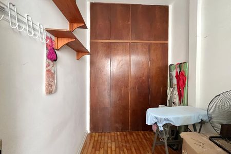 Apartamento à venda com 250m², 3 quartos e 2 vagas Apartamento à venda com 250m², 3 quartos e 2 vagasQuarto de Serviço 2