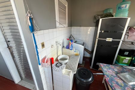 Casa à venda com 610m², 5 quartos e 7 vagasCasa de serviço