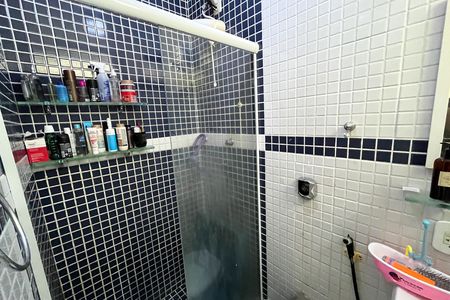 Casa à venda com 610m², 5 quartos e 7 vagasBanheiro quarto 1