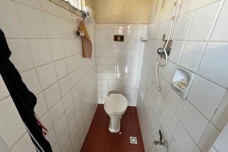 Casa à venda com 610m², 5 quartos e 7 vagasBanheiro de serviço