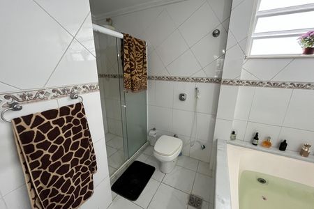Casa à venda com 610m², 5 quartos e 7 vagasBanheiro quarto 2