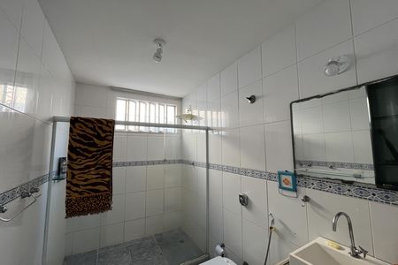 Casa à venda com 610m², 5 quartos e 7 vagasBanheiro quarto 3