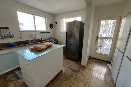 Casa à venda com 610m², 5 quartos e 7 vagasCozinha