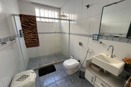 Casa à venda com 610m², 5 quartos e 7 vagasBanheiro quarto 3