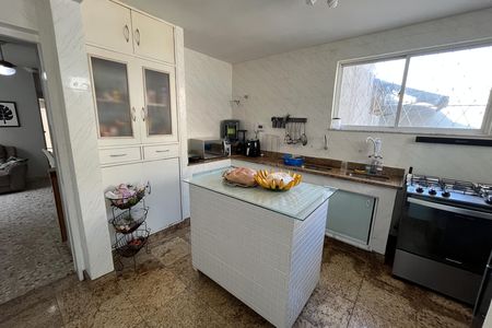 Casa à venda com 610m², 5 quartos e 7 vagasCozinha