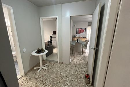 Casa à venda com 610m², 5 quartos e 7 vagasHall