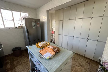 Casa à venda com 610m², 5 quartos e 7 vagasCozinha