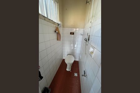 Casa à venda com 610m², 5 quartos e 7 vagasBanheiro de serviço