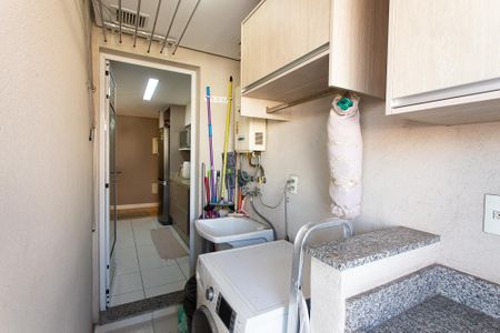 Apartamento à venda com 68m², 3 quartos e 1 vagaÁrea de Serviço