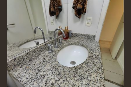 Apartamento à venda com 84m², 2 quartos e 2 vagas Apartamento à venda com 84m², 2 quartos e 2 vagasBanheiro da Suíte 2