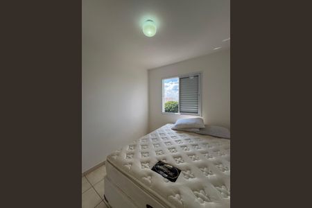 Quarto 1 de apartamento para alugar com 2 quartos, 45m² em Parque Fongaro, São Paulo