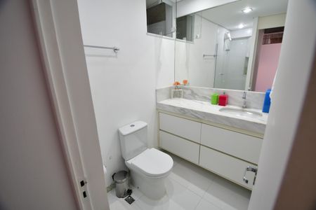 Banheiro de apartamento à venda com 1 quarto, 50m² em Centro, Campinas