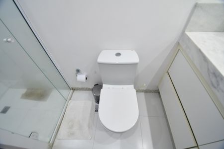 Banheiro de apartamento à venda com 1 quarto, 50m² em Centro, Campinas