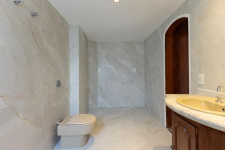 Apartamento à venda com 172m², 3 quartos e 2 vagasBanheiro da Suíte