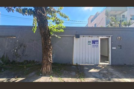 Casa para alugar com 212m², 4 quartos e 2 vagasfachada / placa: rmgs 191