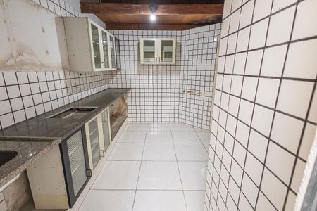 Casa para alugar com 212m², 4 quartos e 2 vagascozinha