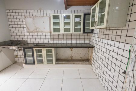 Casa para alugar com 212m², 4 quartos e 2 vagascozinha