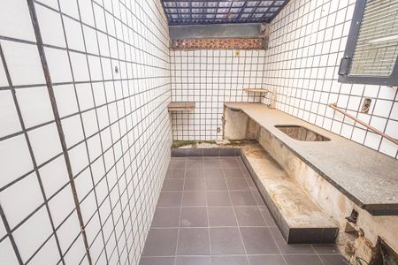 Casa para alugar com 212m², 4 quartos e 2 vagasarea de serviço
