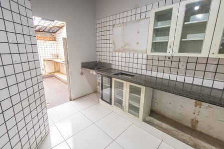 Casa para alugar com 212m², 4 quartos e 2 vagascozinha