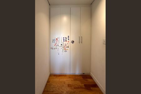 Apartamento à venda com 140m², 3 quartos e 3 vagasCloset da suíte 1