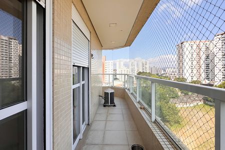 Apartamento à venda com 140m², 3 quartos e 3 vagasVaranda da Suíte 2 e 3
