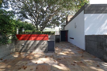 Garagem de casa à venda com 3 quartos, 235m² em Jardim das Bandeiras, São Paulo