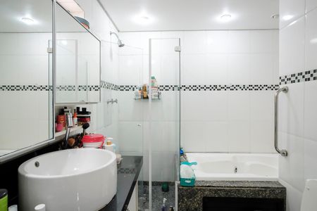 Apartamento à venda com 164m², 4 quartos e 2 vagasBanheiro da suíte