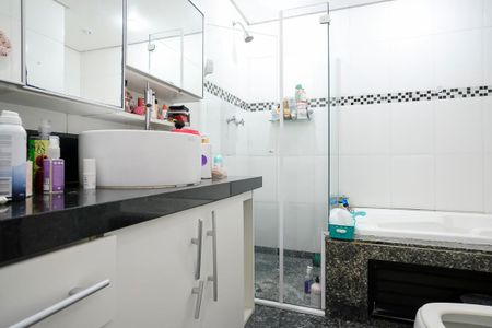 Apartamento à venda com 164m², 4 quartos e 2 vagasBanheiro da suíte