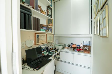 Apartamento à venda com 92m², 2 quartos e 2 vagasEscritório