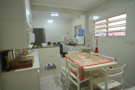 Casa para alugar com 250m², 3 quartos e 2 vagasCozinha 