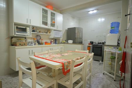 Casa para alugar com 250m², 3 quartos e 2 vagasCozinha 