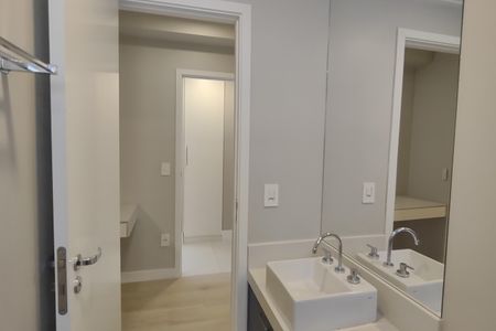 Apartamento à venda com 83m², 2 quartos e 2 vagasBanheiro da Suíte 2