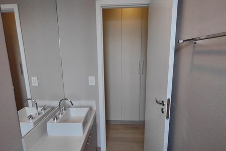 Apartamento à venda com 83m², 2 quartos e 2 vagasBanheiro da Suíte 1
